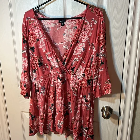 torrid Babydoll Challis Surplice pink Floral Top size 2X - Picture 4 of 9